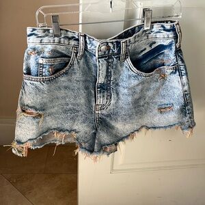 Women’s distressed denim shorts Anthropologie Pilcro size 29